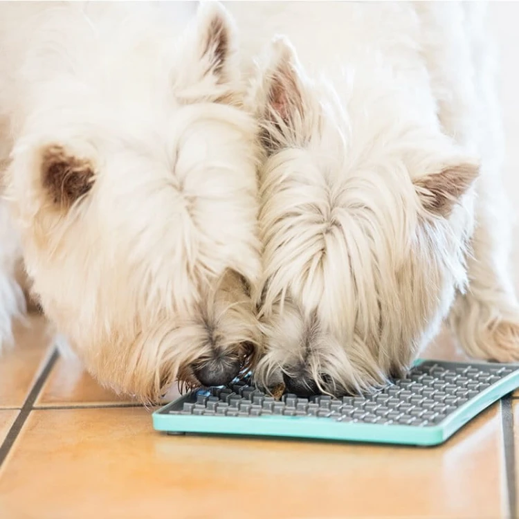 Mata LickiMat® Tuff™ Buddy™ czerwona